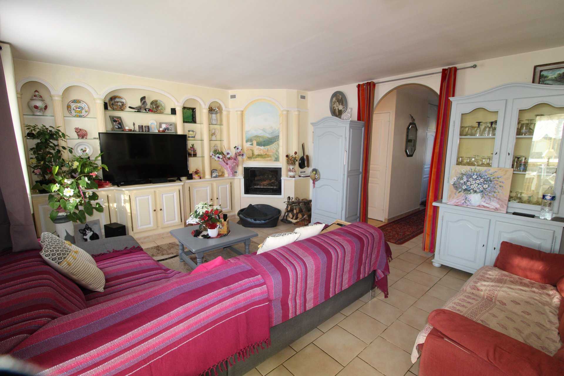 Будинок в Rocbaron, Provence-Alpes-Cote d'Azur 11502782