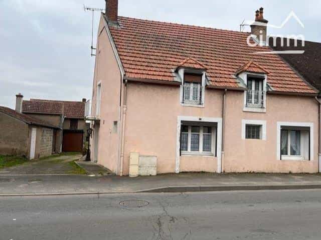 Residential in Vaumas, Allier 11502808
