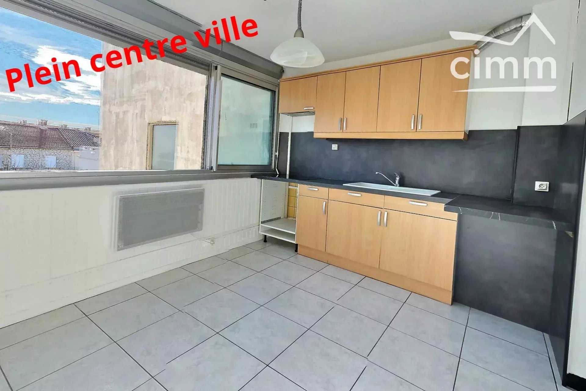 Condominium in Valras-Plage, Occitanie 11502821