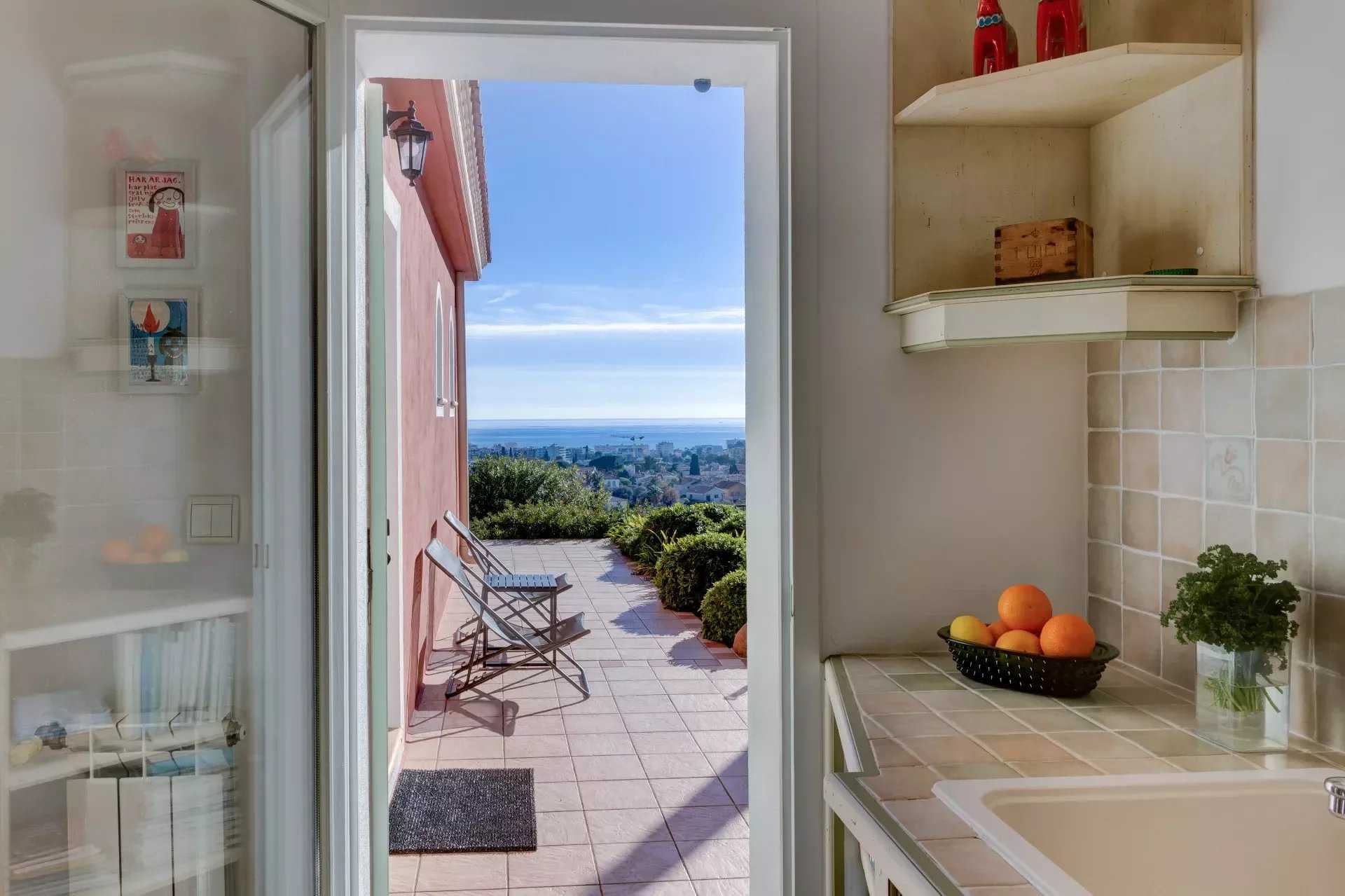 Condominium in Cagnes-sur-Mer, Provence-Alpes-Côte d'Azur 11502957