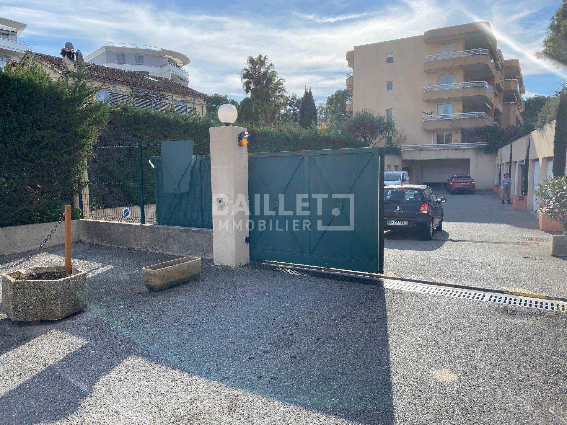 Retail in Antibes, Alpes-Maritimes 11503069