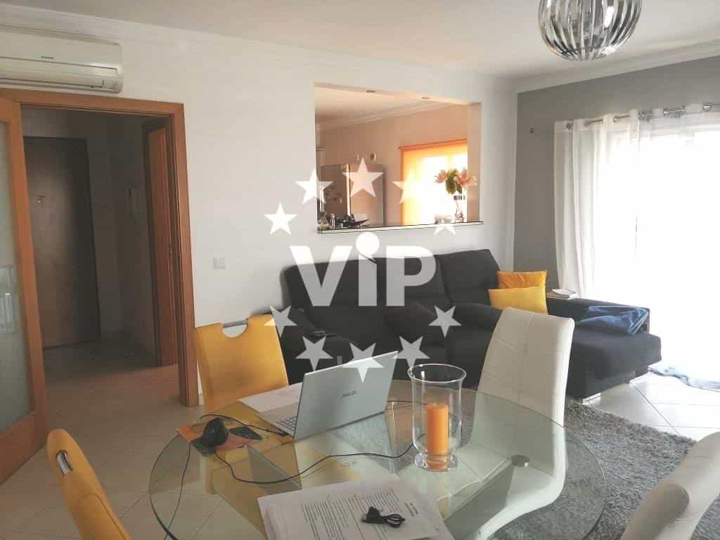 Condominium in Quelfes, Faro 11503399