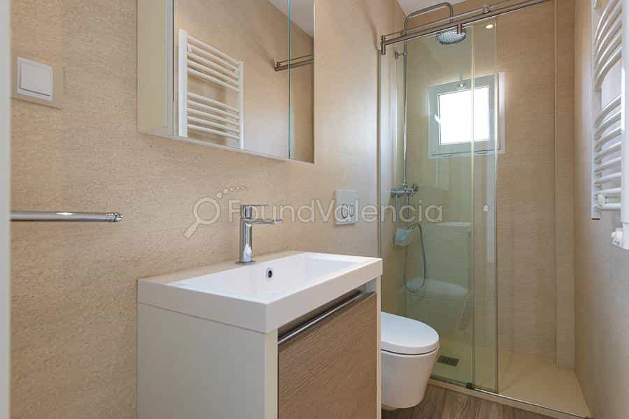 Condominium in Valencia, Valencian Community 11503645