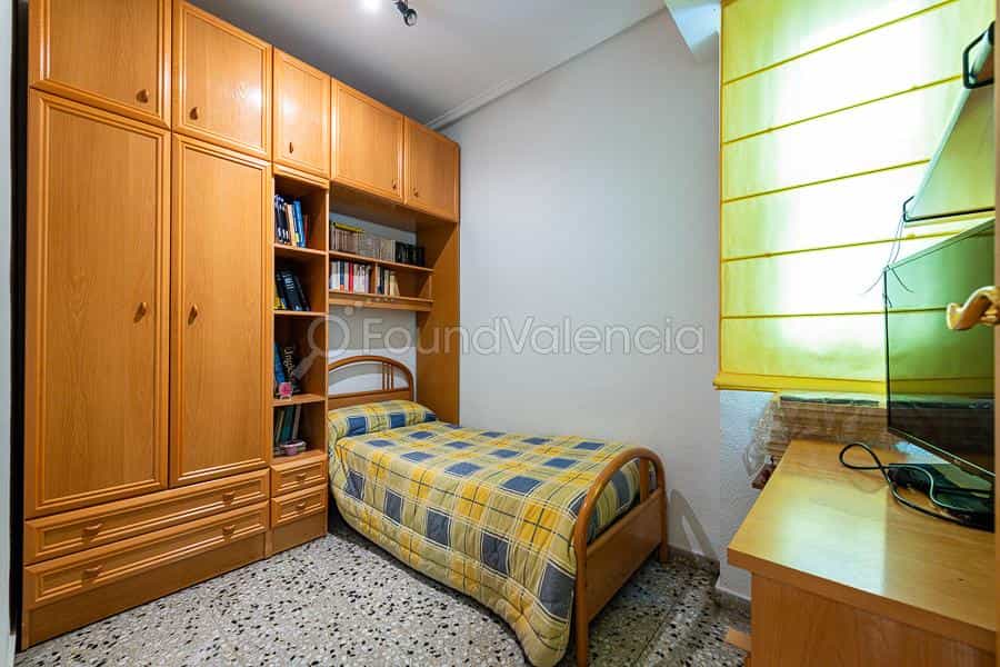 Condominium in Paterna, Valencia 11503679