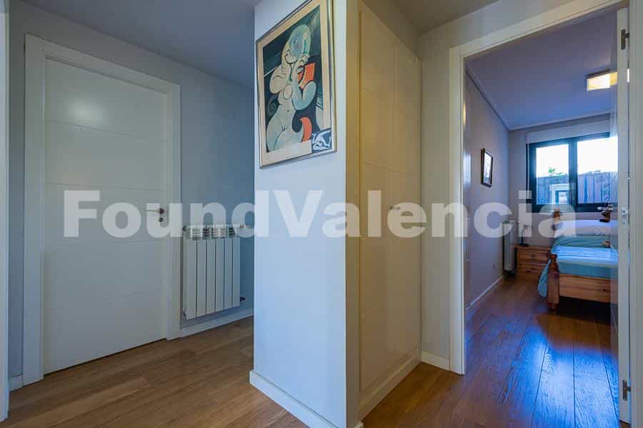 Condominium in Valencia, Valencian Community 11503702