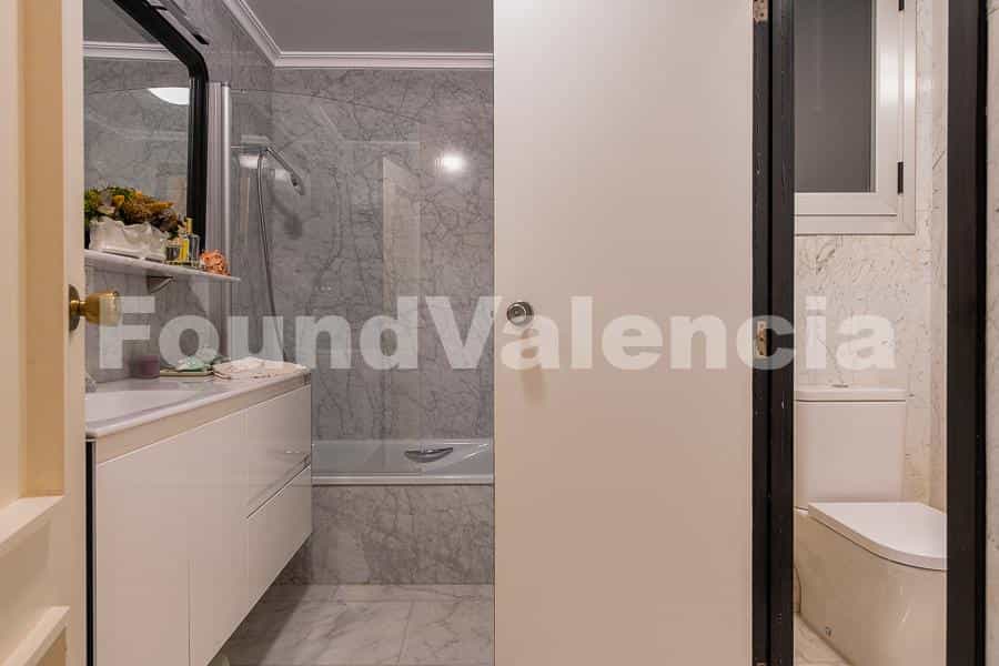 Condominium in Valencia, Valencian Community 11503717
