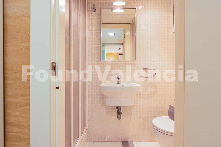Condominium in Valencia, Valencian Community 11503717