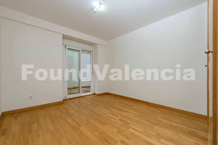 Condominium in Valencia, Valencia 11503725