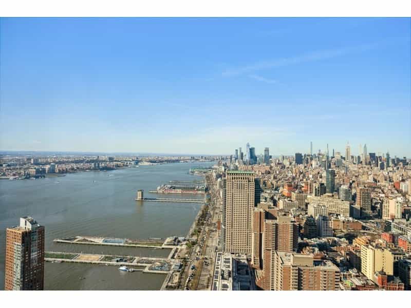 Condominium in New York, New York 11503844