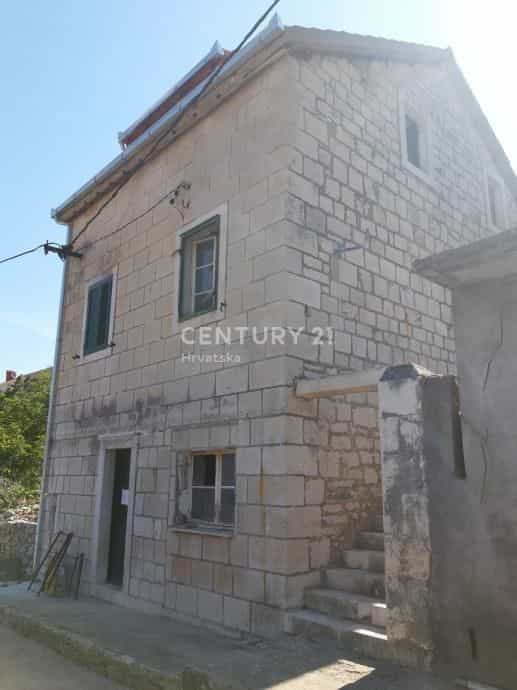 بيت في Supetar, Split-Dalmatia County 11504452