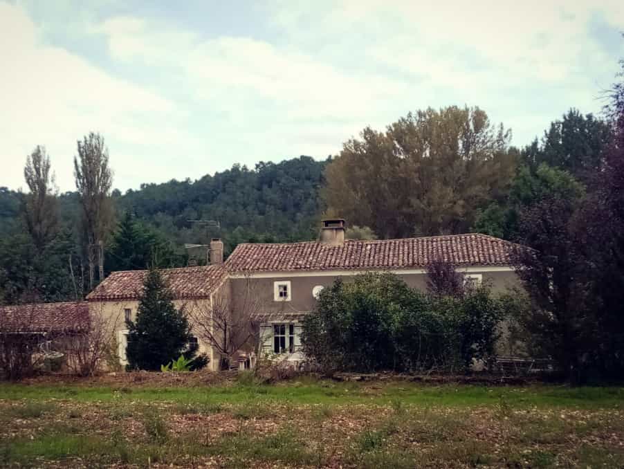 Huis in Sauveterre-la-Lemance, Nouvelle-Aquitanië 11505060