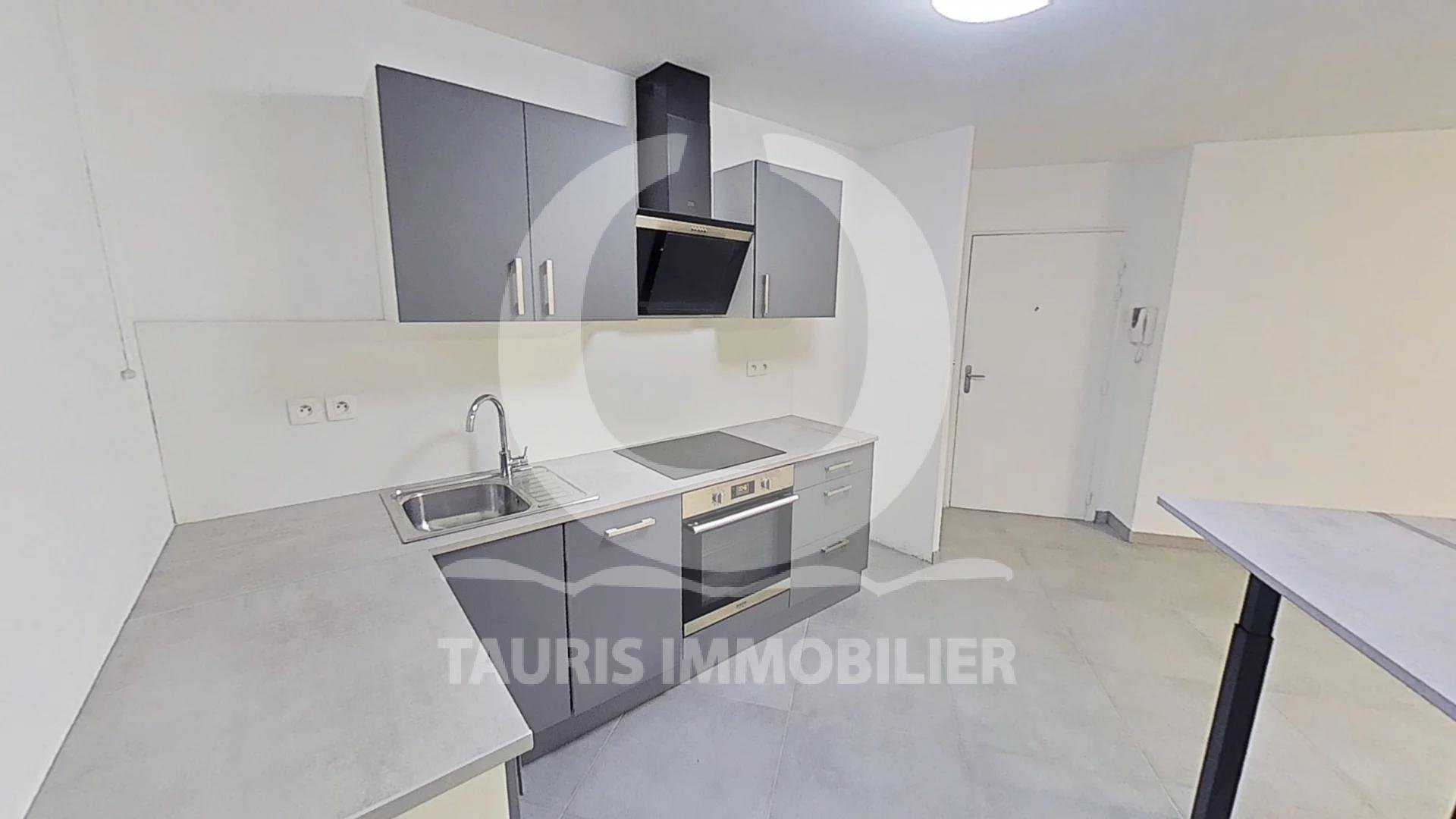 Condominium in Marseille, Provence-Alpes-Cote d'Azur 11505125