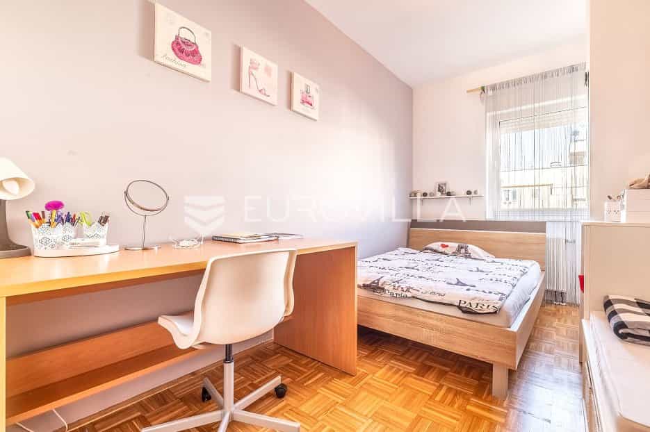 Condominium in Zagreb,  11507323