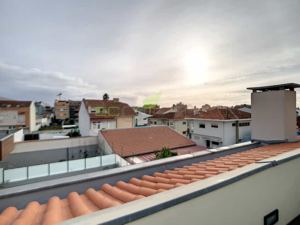 σπίτι σε Espinho, Aveiro District 11510070