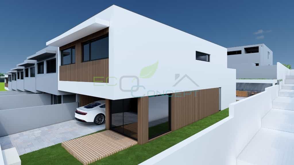 House in , Aveiro District 11510096