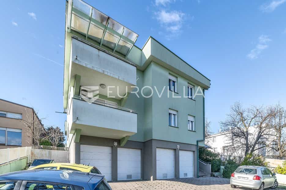 Condominium in Donji Bukovec, Zagreb, Grad 11510557