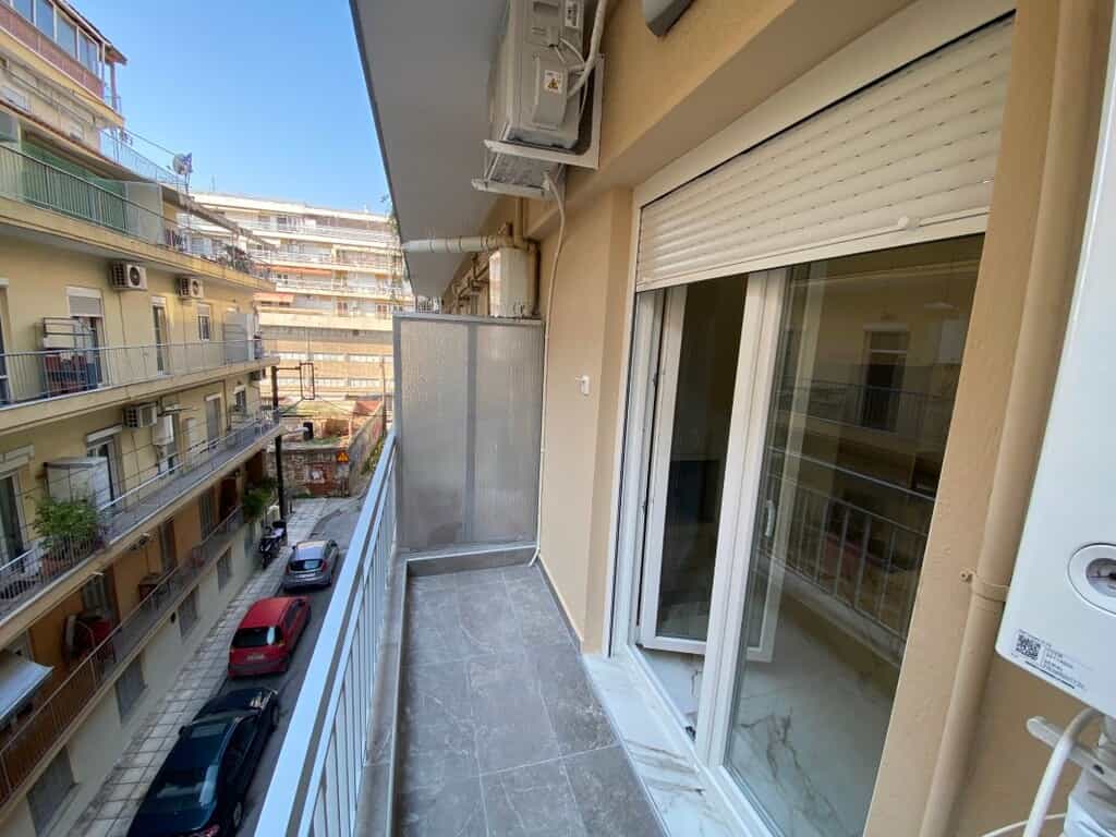 公寓 在 Thessaloniki,  11510852