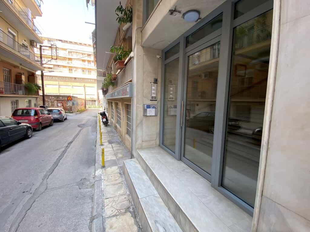 公寓 在 Thessaloniki,  11510852