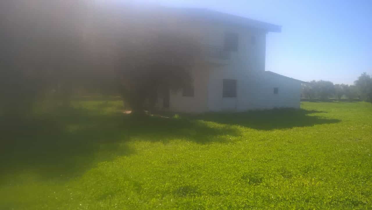 Hus i Savalia, Dytiki Ellada 11511524