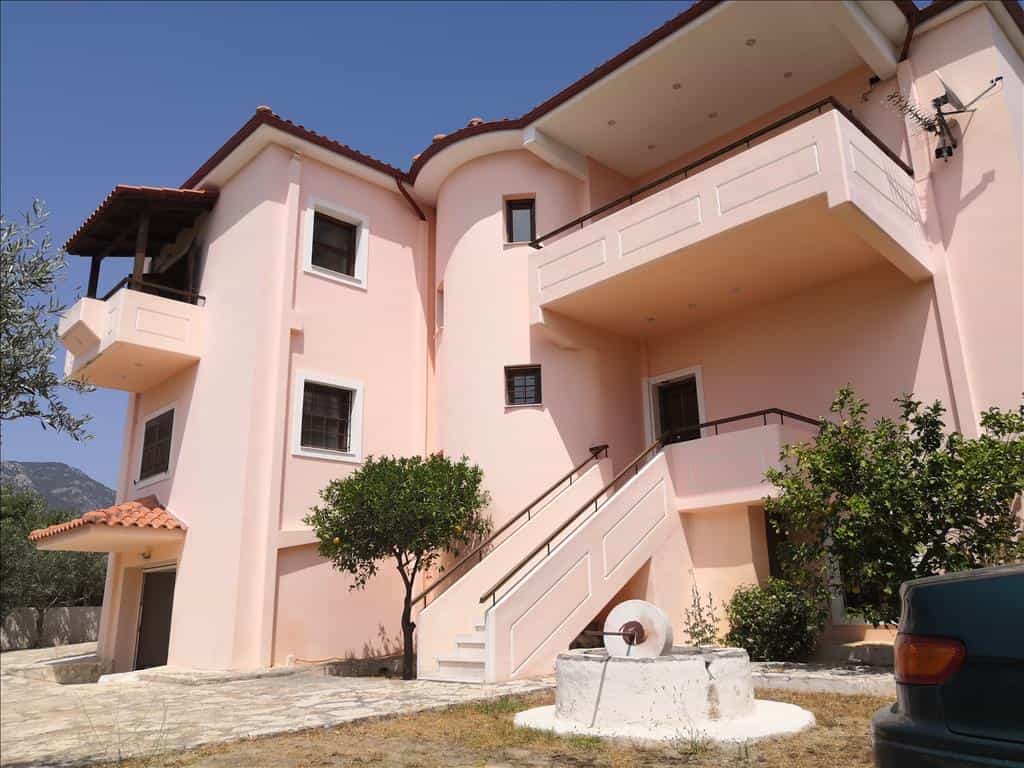 House in Loutraki, Peloponnisos 11511636