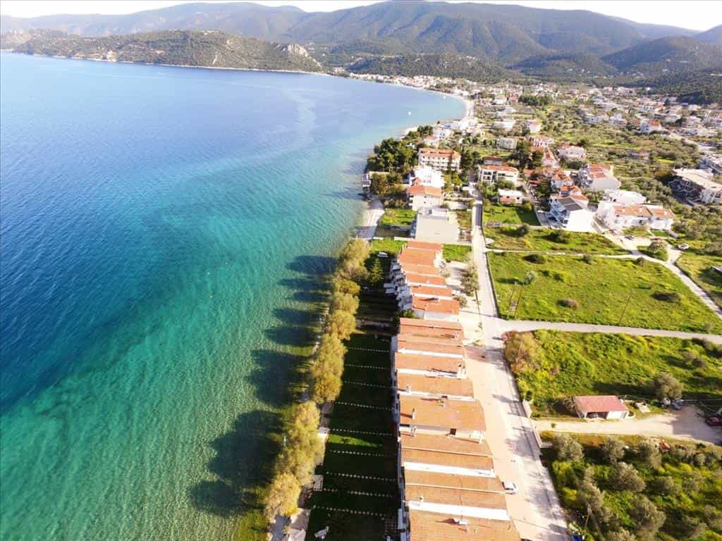 Land im Agios Kosmas, Peloponnisos 11512481