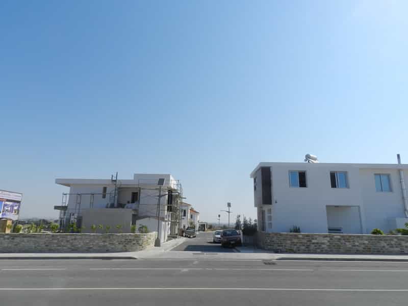 Dom w Mormenekşe, Larnaka 11512662