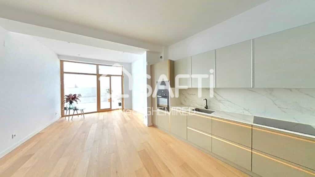 Condominium in Madrid, Comunidad de Madrid 11514106
