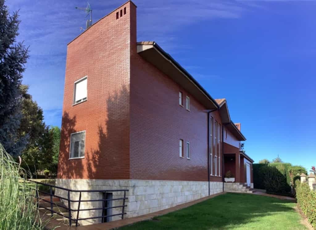 Hus i Sariegos, Castille-Leon 11514146