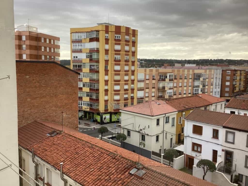 公寓 在 León, Castilla y León 11514153