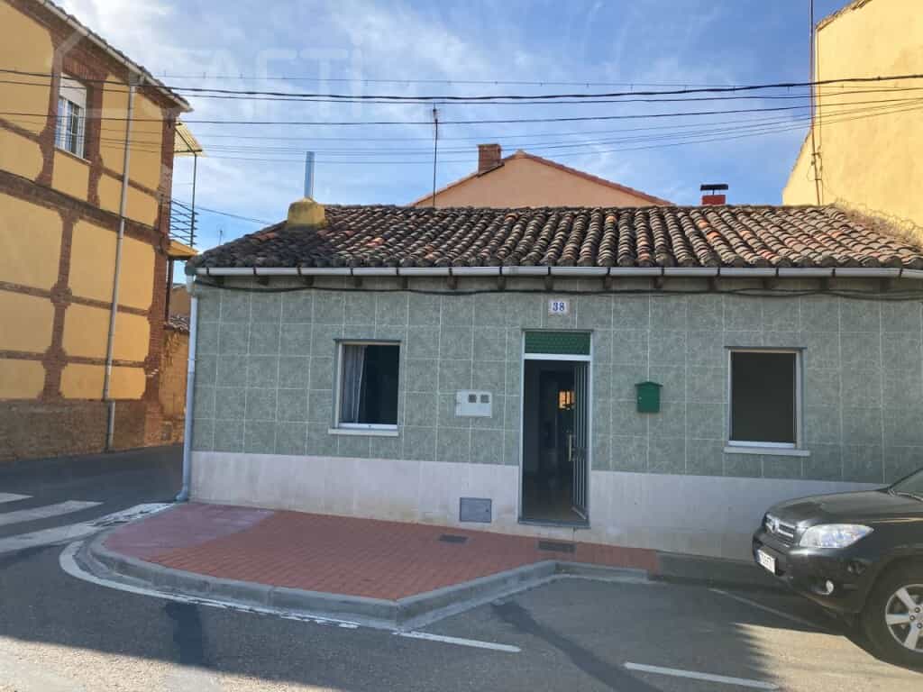 House in Sariegos, Castille-Leon 11514195