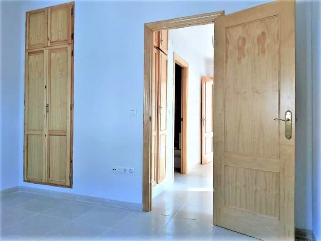 Condominium in Mancha Real, Andalucía 11514239