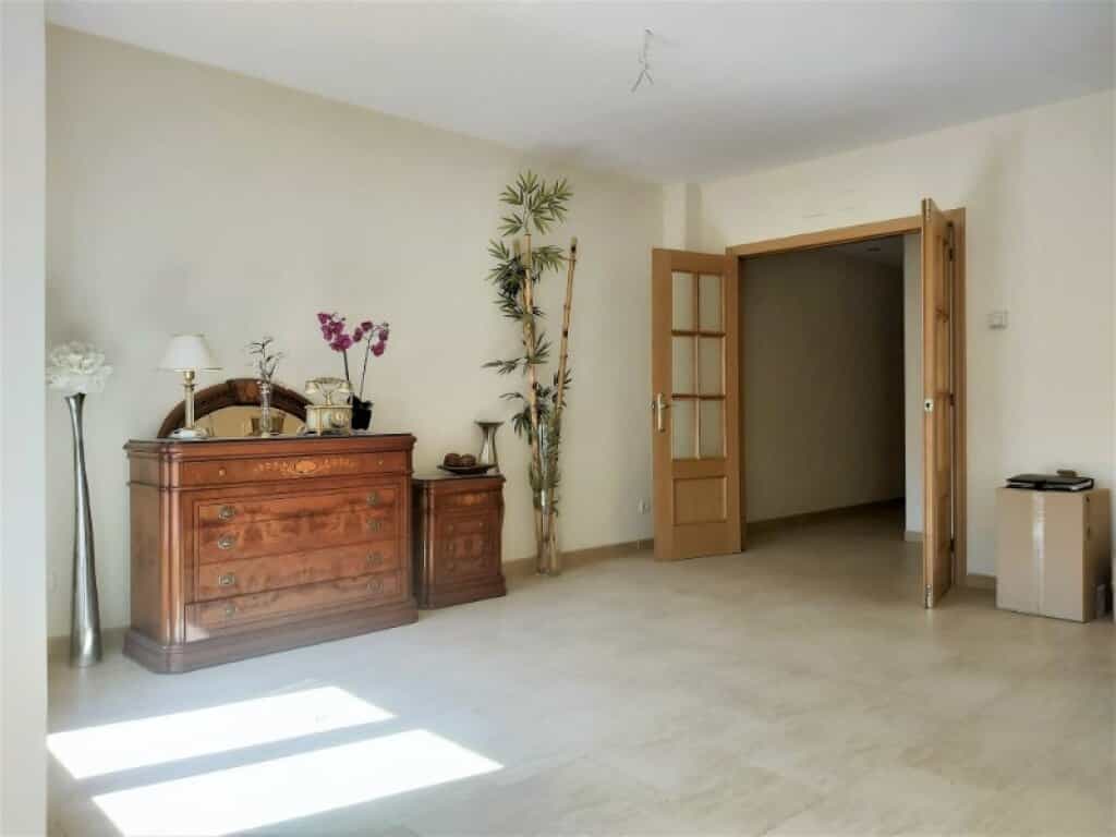 公寓 在 Mancha Real, Andalusia 11514246