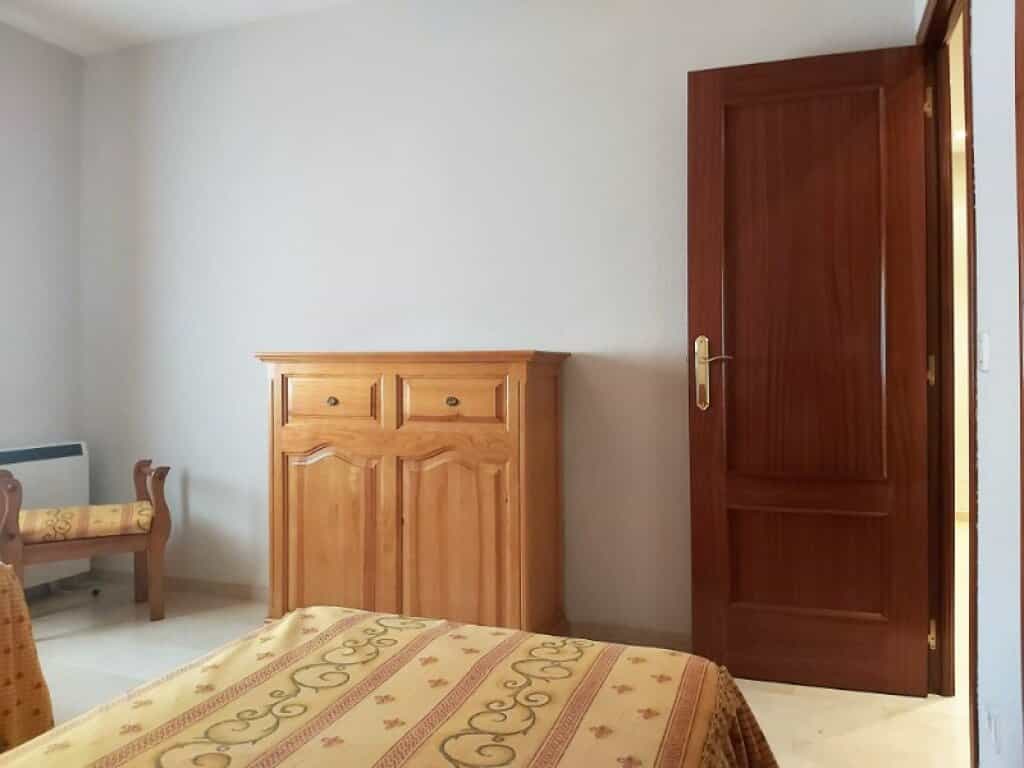 Condominium in Mancha Real, Andalucía 11514250