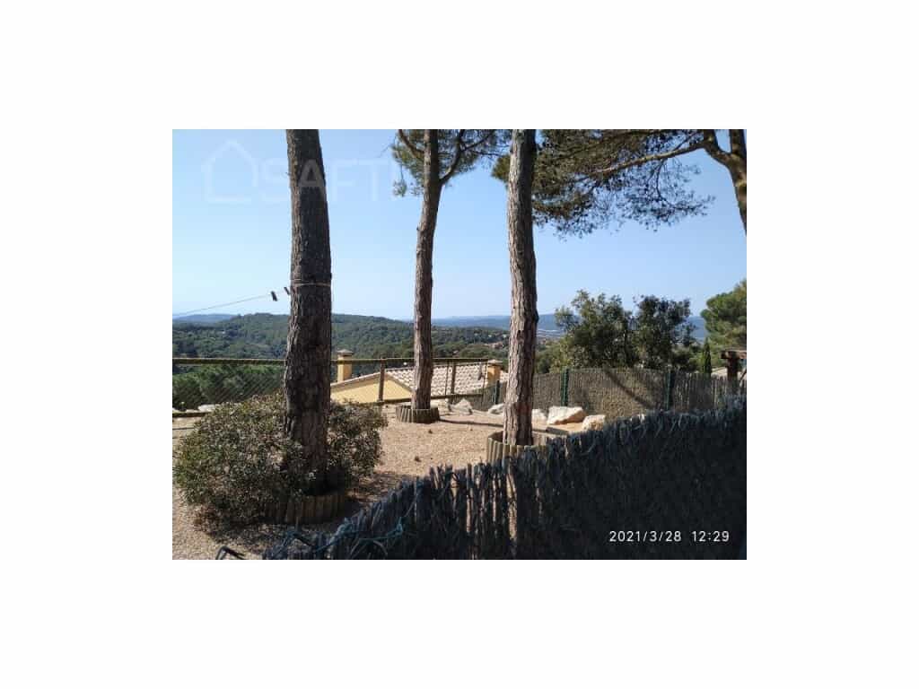 Tierra en Bagur, Catalonia 11514369