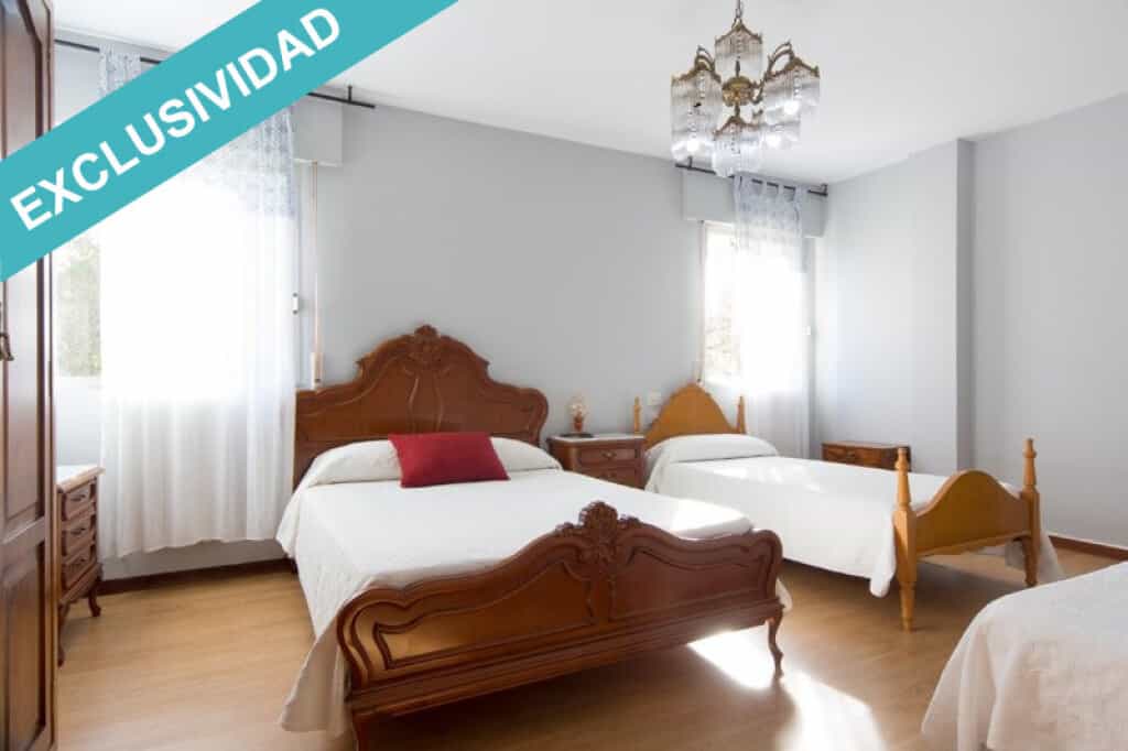 Eigentumswohnung im La Estrada, Galicia 11514456