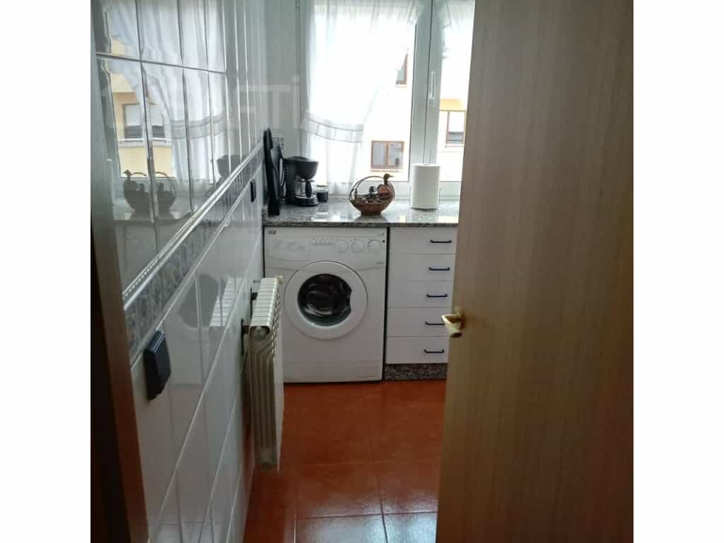 公寓 在 Oviedo, Principado de Asturias 11515300