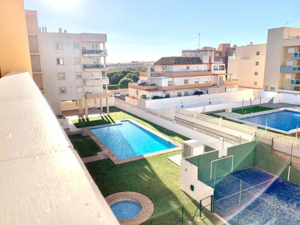 Condominium in Roquetas de Mar, Andalucía 11515326