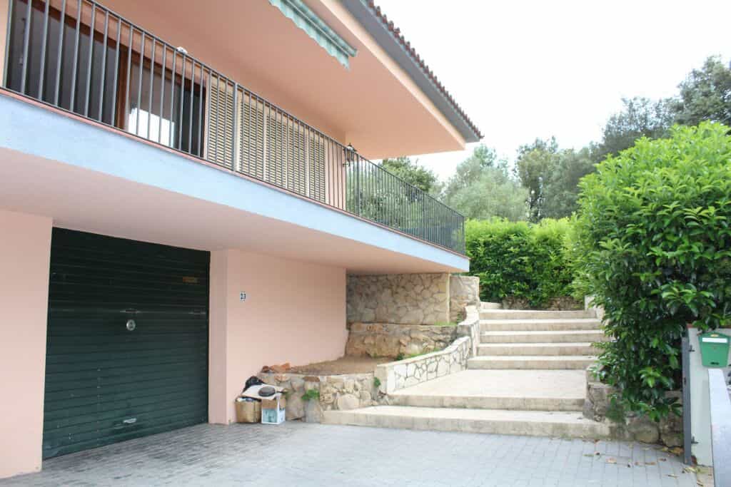 жилой дом в Quart, Catalunya 11516169