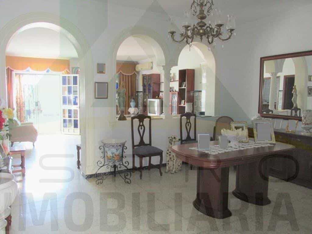 House in Pilas, Andalusia 11516304