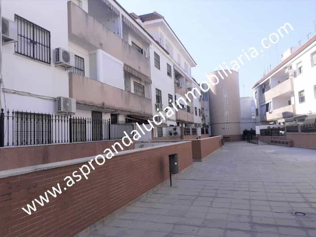 Condominium in Sanlucar la Mayor, Andalusia 11516353