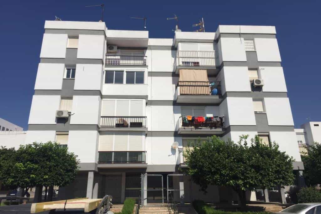 Condominium in Acala del Rio, Andalusia 11516455