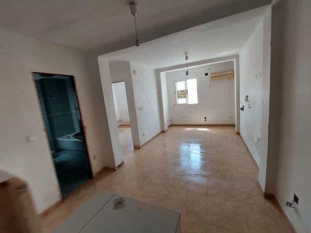 Condominium in San Juan de Aznalfarache, Andalusia 11516456