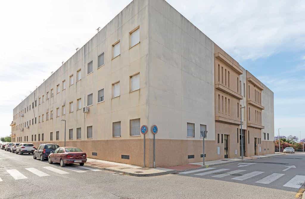 Condominium in Cantillana, Andalusia 11516524