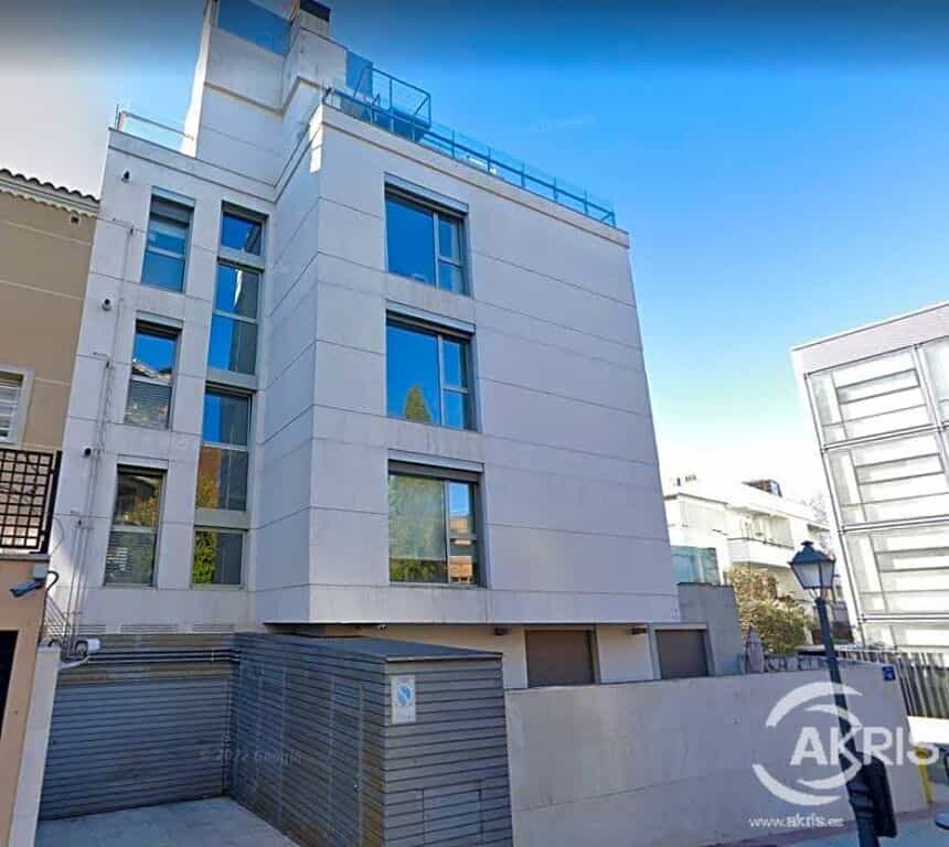 Condominium in Madrid, Comunidad de Madrid 11518804