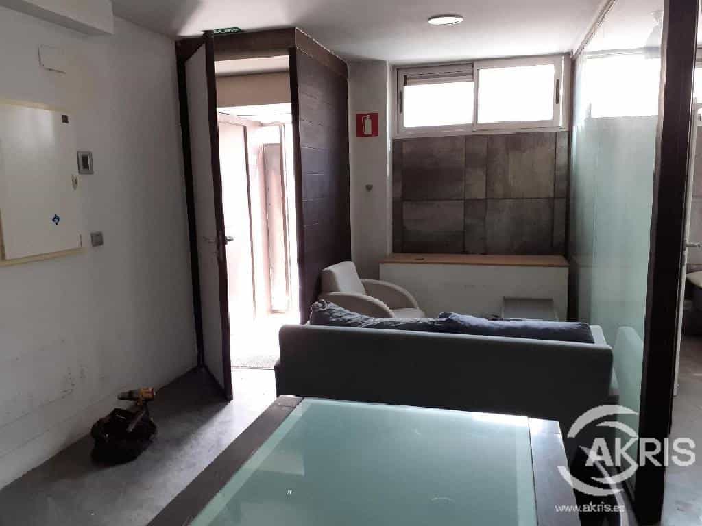 Condominium in Ciudad Lineal, Madrid 11518808