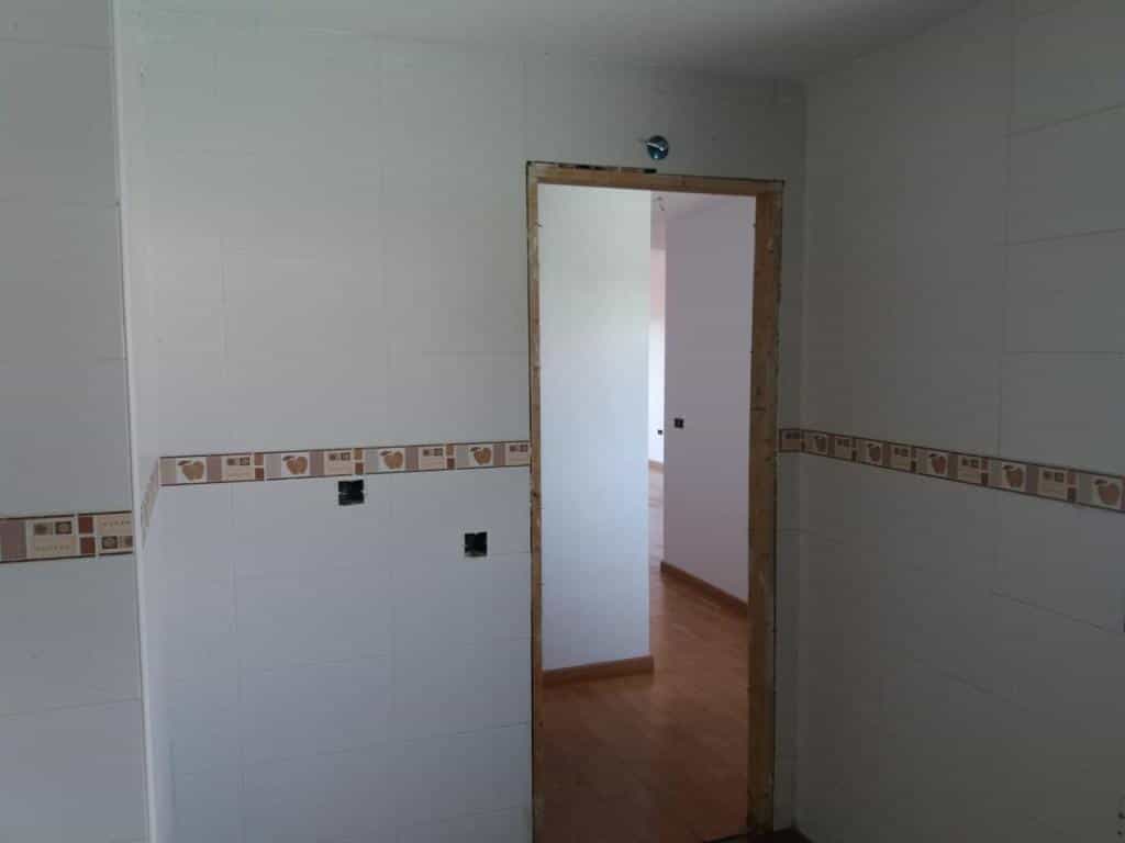 Condominium in Alcabon, Castille-La Mancha 11518851