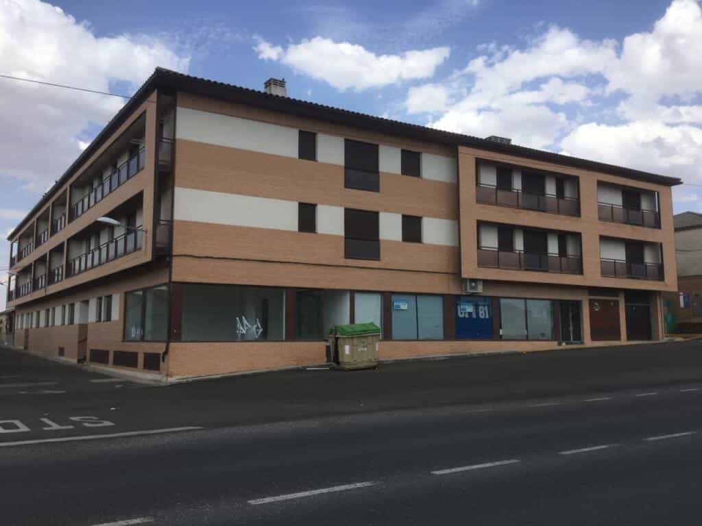 Condominium in Val de Santo Domingo, Castilla-La Mancha 11518851