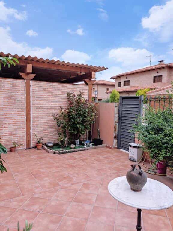 House in Olias del Rey, Castille-La Mancha 11518942