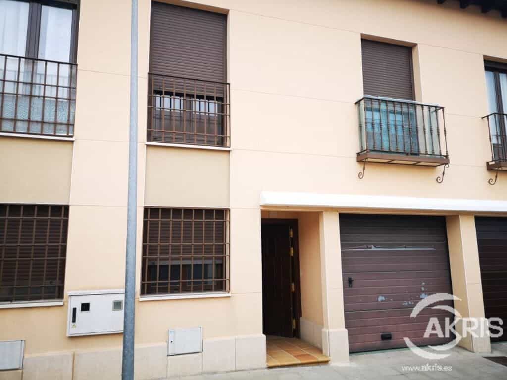 Condominium in Ontigola, Castilië-La Mancha 11519082