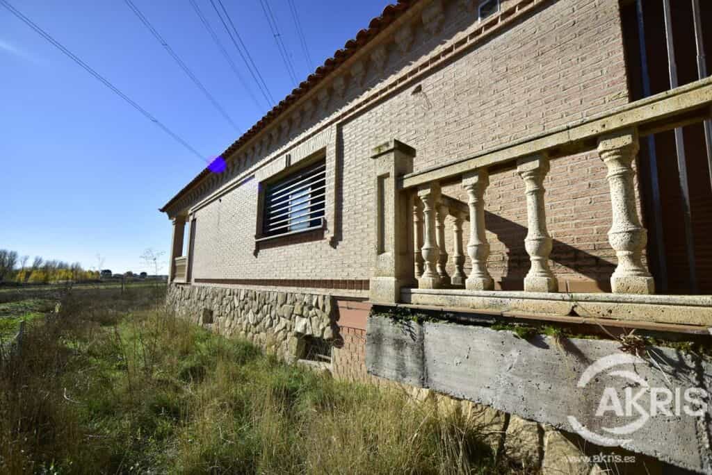 Talo sisään Chozas de Canales, Castille-La Mancha 11519160